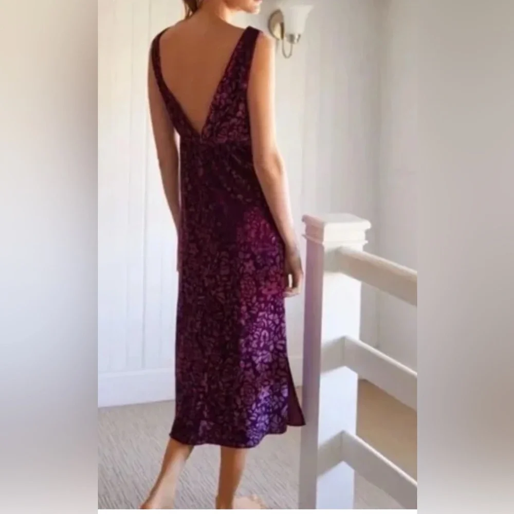 By Anthropologie Lounge Floral V-Neck Velvet Midi Dress in Plum - Picture 2 of 12